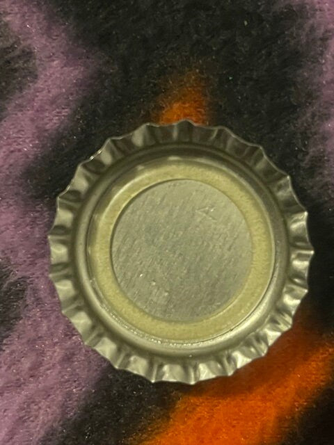 Vintage 1990s Mountain Dew Bottle Cap 🍾 Willy the Hillbilly Moonshiner Twist-Off Crown NOS